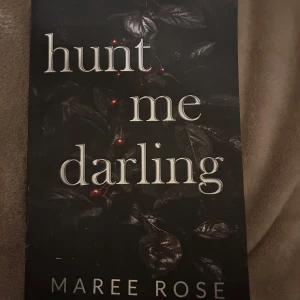 Hunt Me Darling - Dark romance bok, läst en gång 