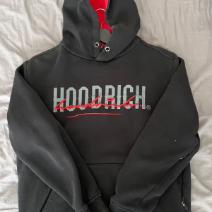 HOODRICH HOODIE - Storlek S har byxorna i storlek M , dm för intresse, med byxor blir de några 100kr extra!!