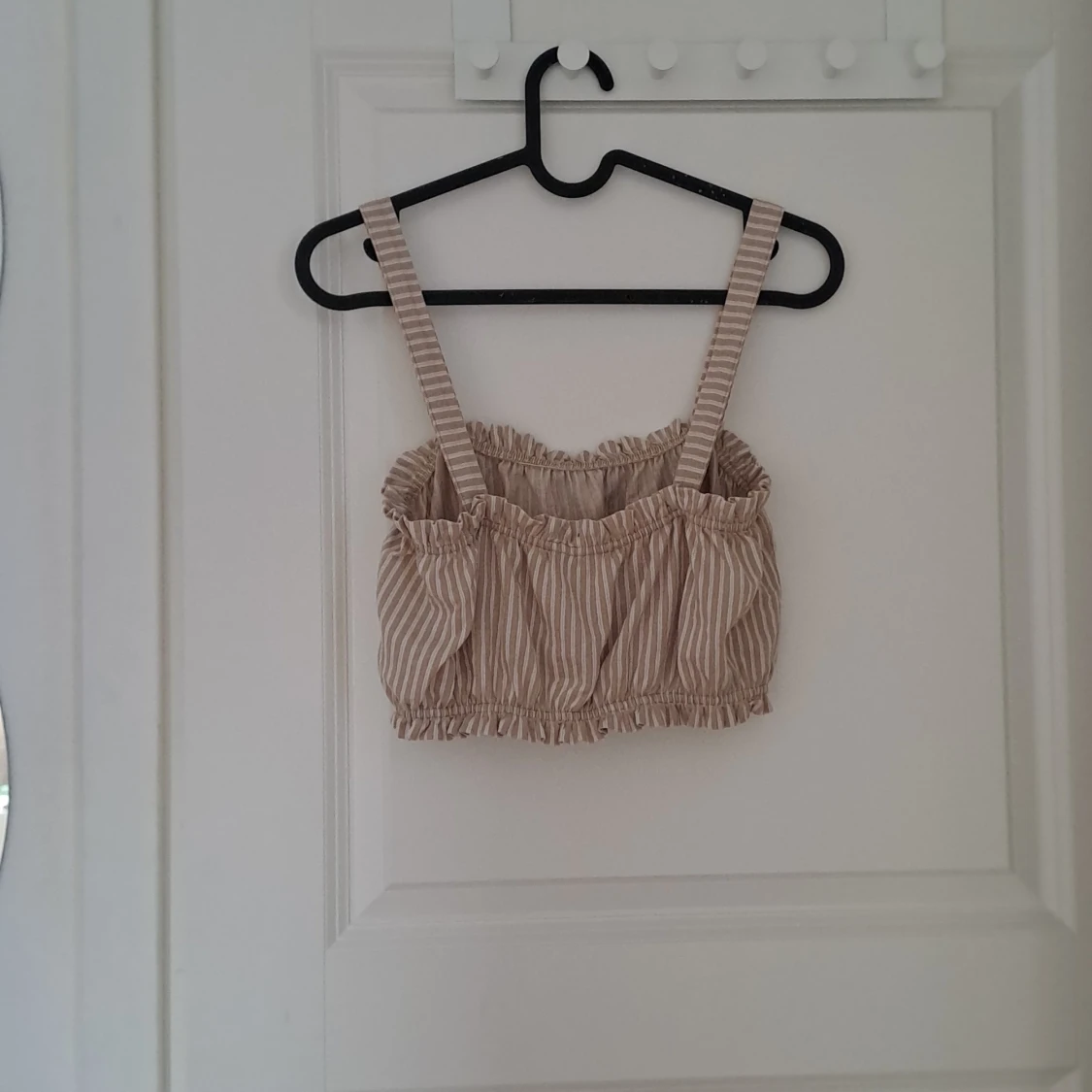 Beige och vit randig linnetopp från Gina Tricot - 2