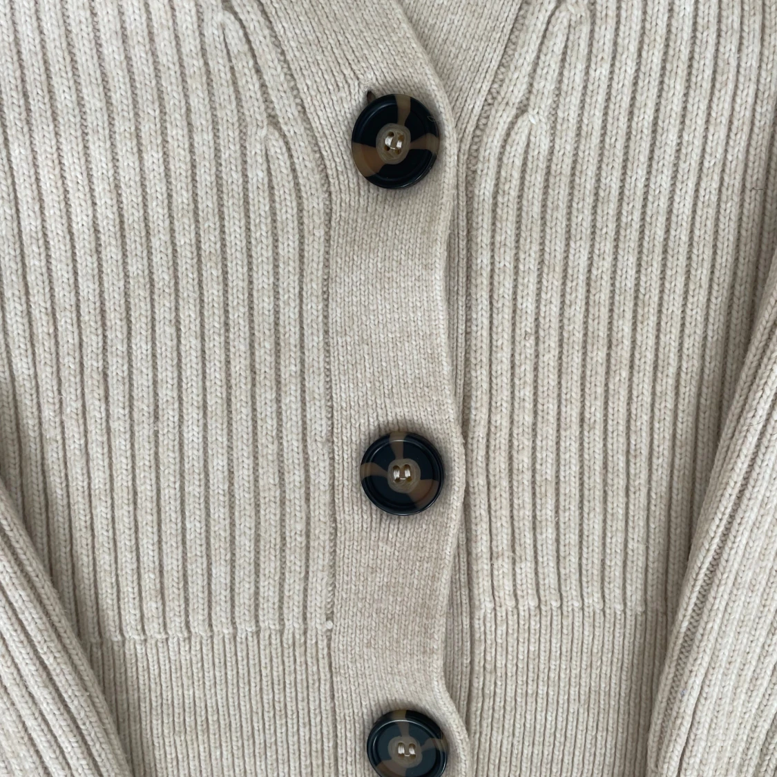 Beige ribbad kofta från H&M - 3