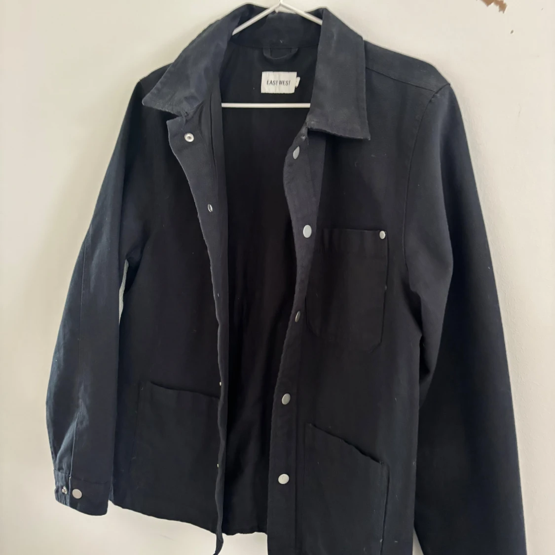 Svart overshirt från East West