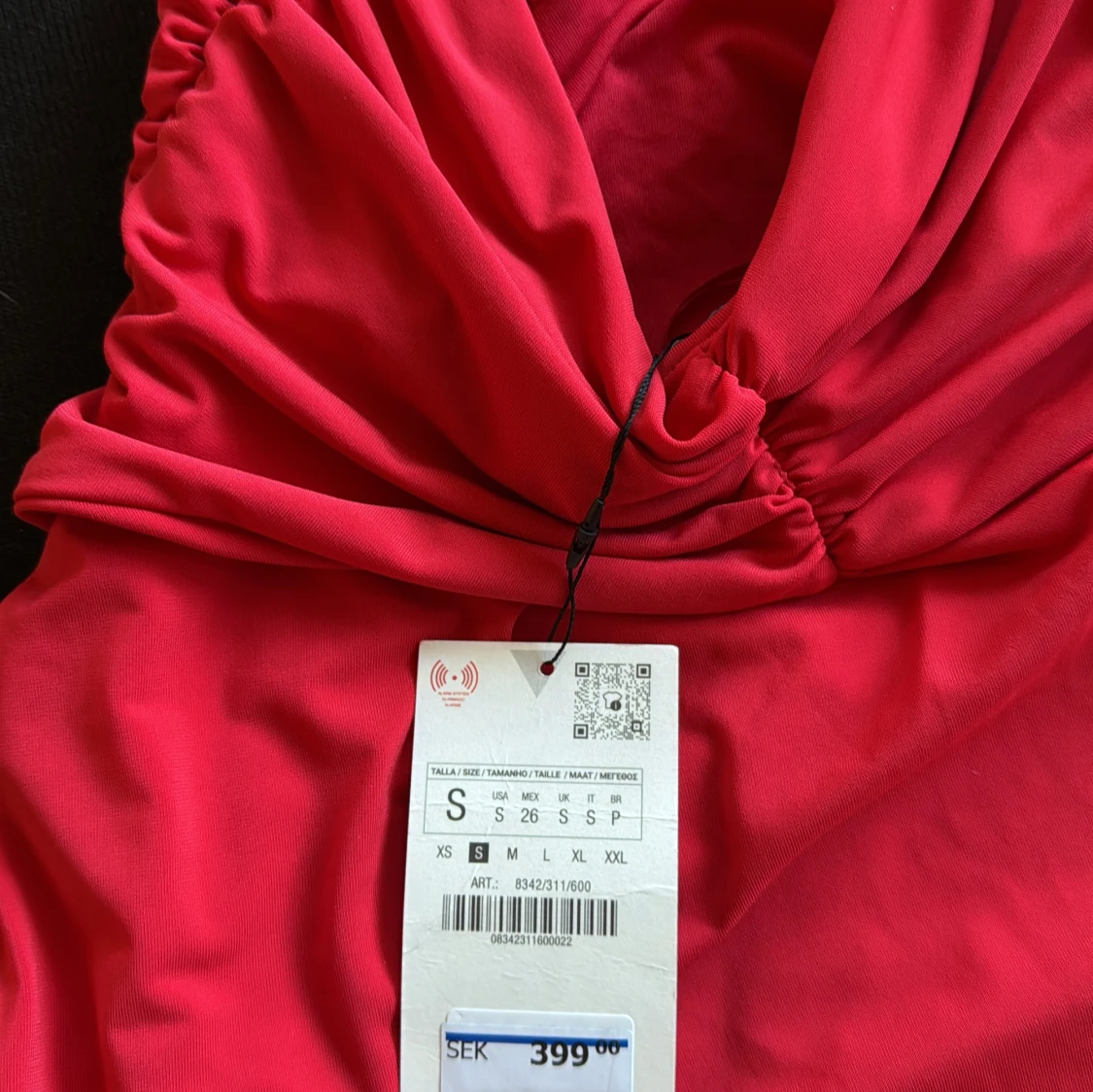 Röd halterneckklänning från Zara - 2