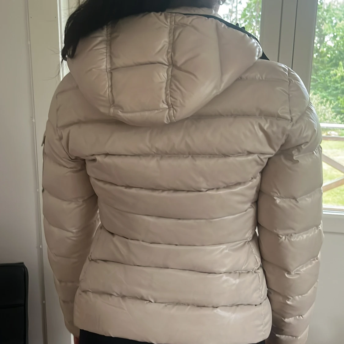 Beige pufferjacka från Moncler - 2