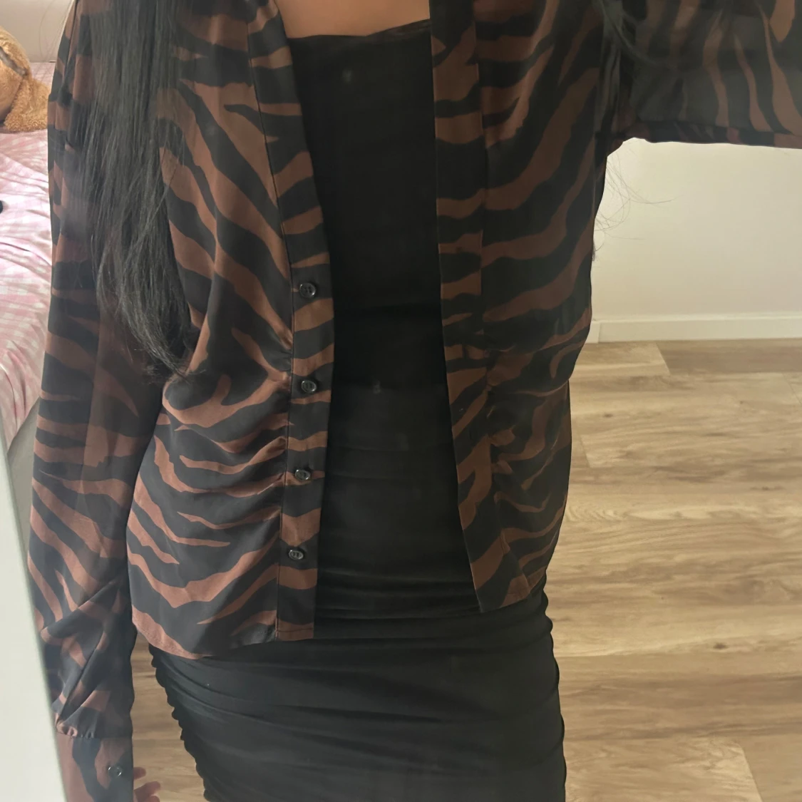 Brun och svart zebramönstrad skjorta från GinaTricot - 1