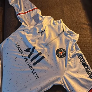 PSG vit träningsjacka Jordan x Nike - Storlek S - Ny