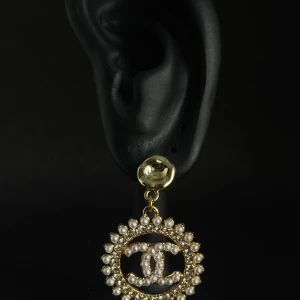 Fina örhängen  - Helt nya örhängen, skickas i en presentbox.