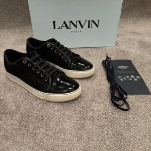 Lanvin Captoe  - Hej! Säljer nu dessa väldigt populära och eftertraktade lanvin skorna! Storlek UK 6 vilket motsvarar 40-41 i EU storlek!  Skick 9/10, Ny pris= 5000 kr Säljs för= 2699 kr! Kvitto finns 