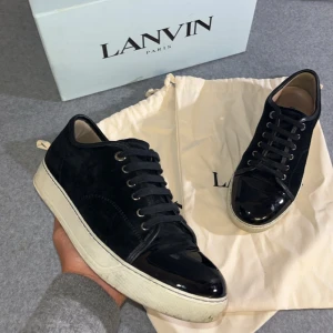 Lanvin skor  - Lanvin Cap Toe sneaker | Väldigt snygga | Väldigt bra skick  | Allt ingår!! | Pris går att diskutera vid snabb affär | Fraktas samma dag 🚚📦| Kontakta privat vid fler frågor eller funderingar ✔️