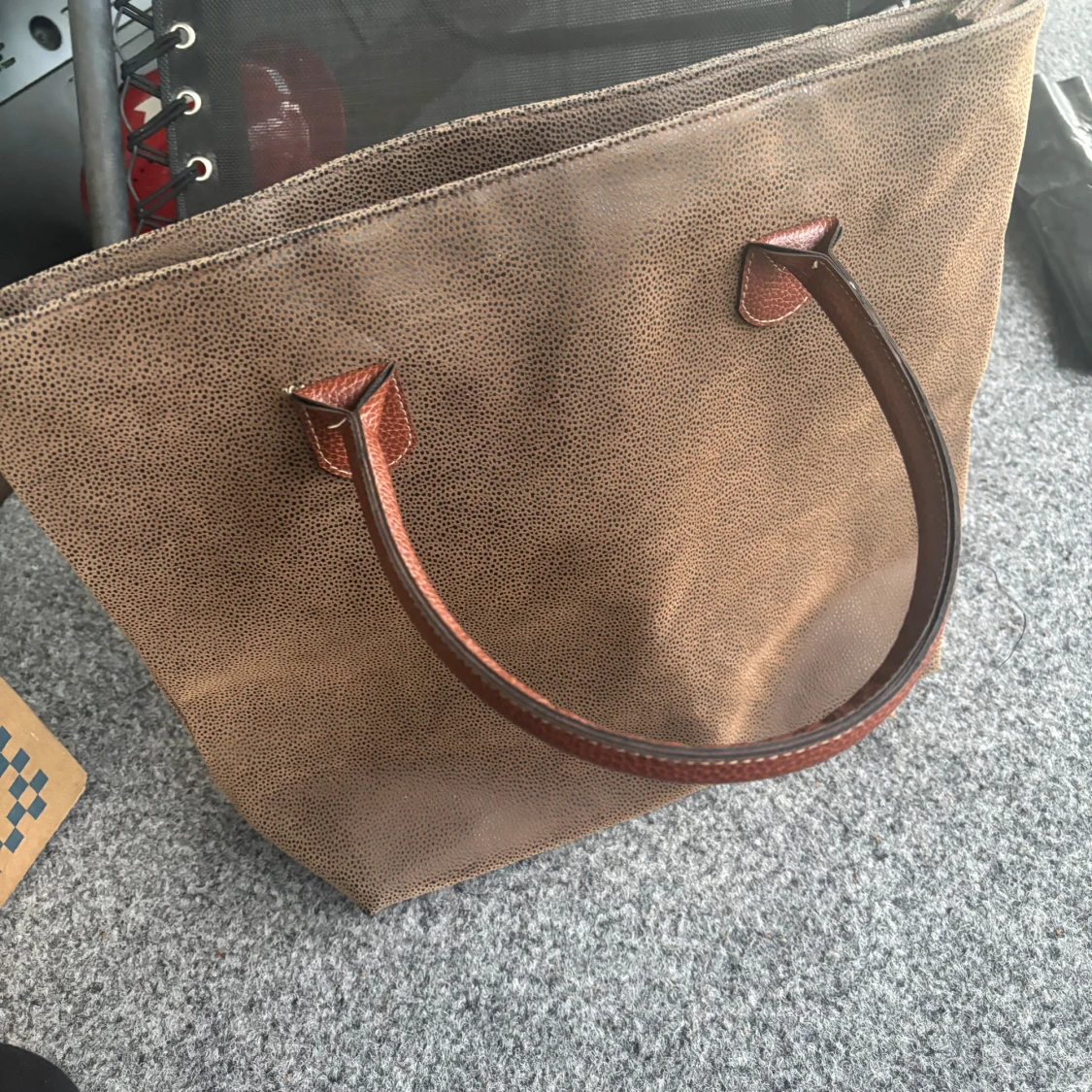 Brun shoppingväska med skinnhandtag - 2