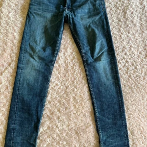 Tiger of Sweden jeans - Säljer mina nästan helt nya tiger jeans som är i riktigt bra skick. Storlek W32 L32. Skriv om frågor eller bilder💯🔥