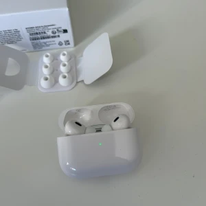 Airpod pro 2 - Säljer då dom inte används pga har andra som jag använder. Inga tecken på användning! Bvsa!🙌