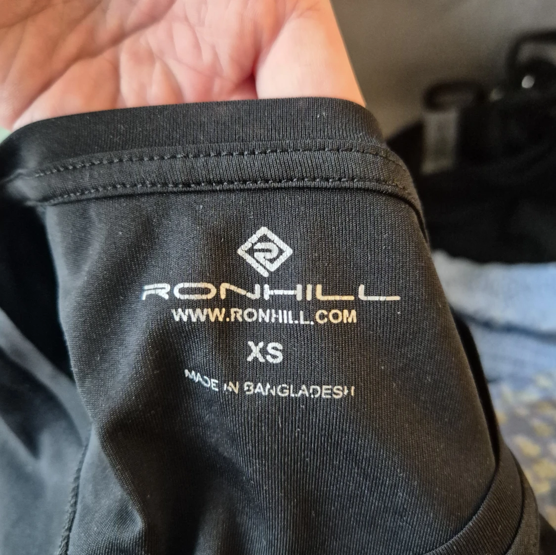 Svart träningst-shirt från Ronhill - 1