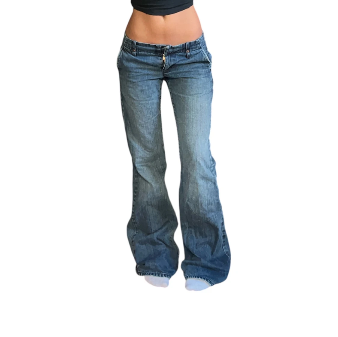 Blå bootcut jeans med låg midja