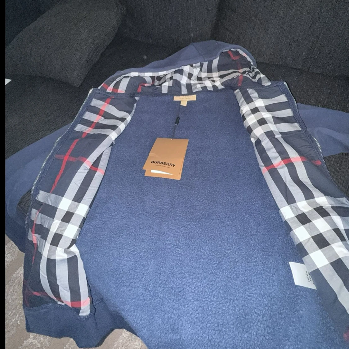 Blå hoodie från Burberry med dragkedja - 1