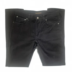 Svarta Lean Dean jeans från Nudie - Svarta Nudie Jeans i modellen lean Dean. Inga defekter. Pris kan diskuteras vid snabb affär. Storlek 32 32. Skriv vid minsta fundering!