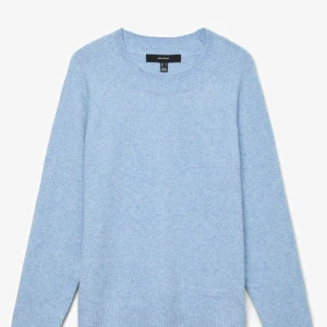 Ljusblå stickad tröja från Vero Moda - Supermjuk ljusblå stickad tröja från Vero Moda. Sitter jättefint på. Skickar mer bilder om det önskas💕