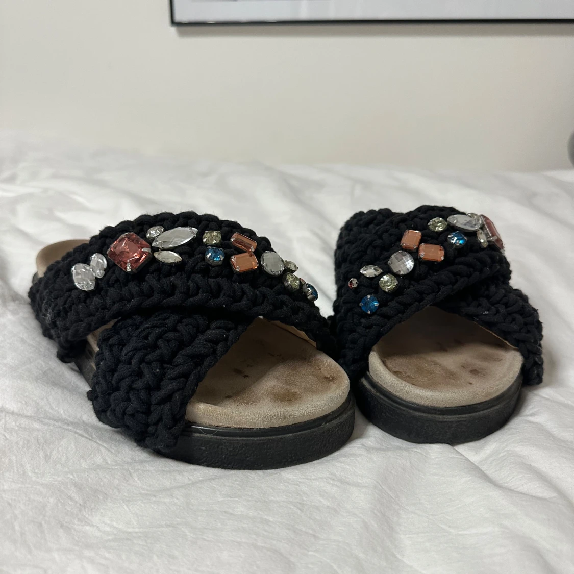 Svarta sandaler med pärlor från Inuikii - 1