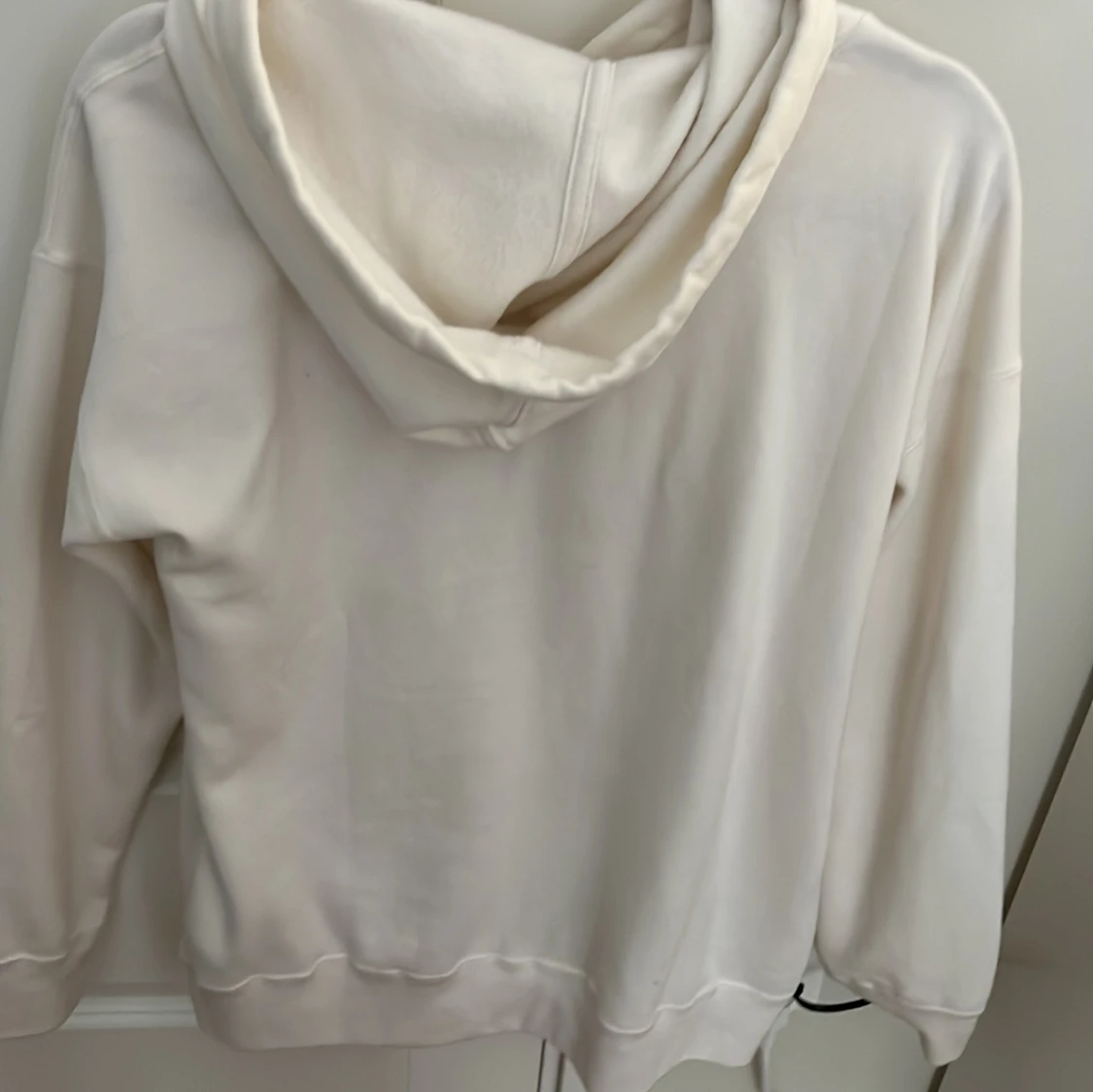 Vit hoodie med rosettprint Abercrombie - 1