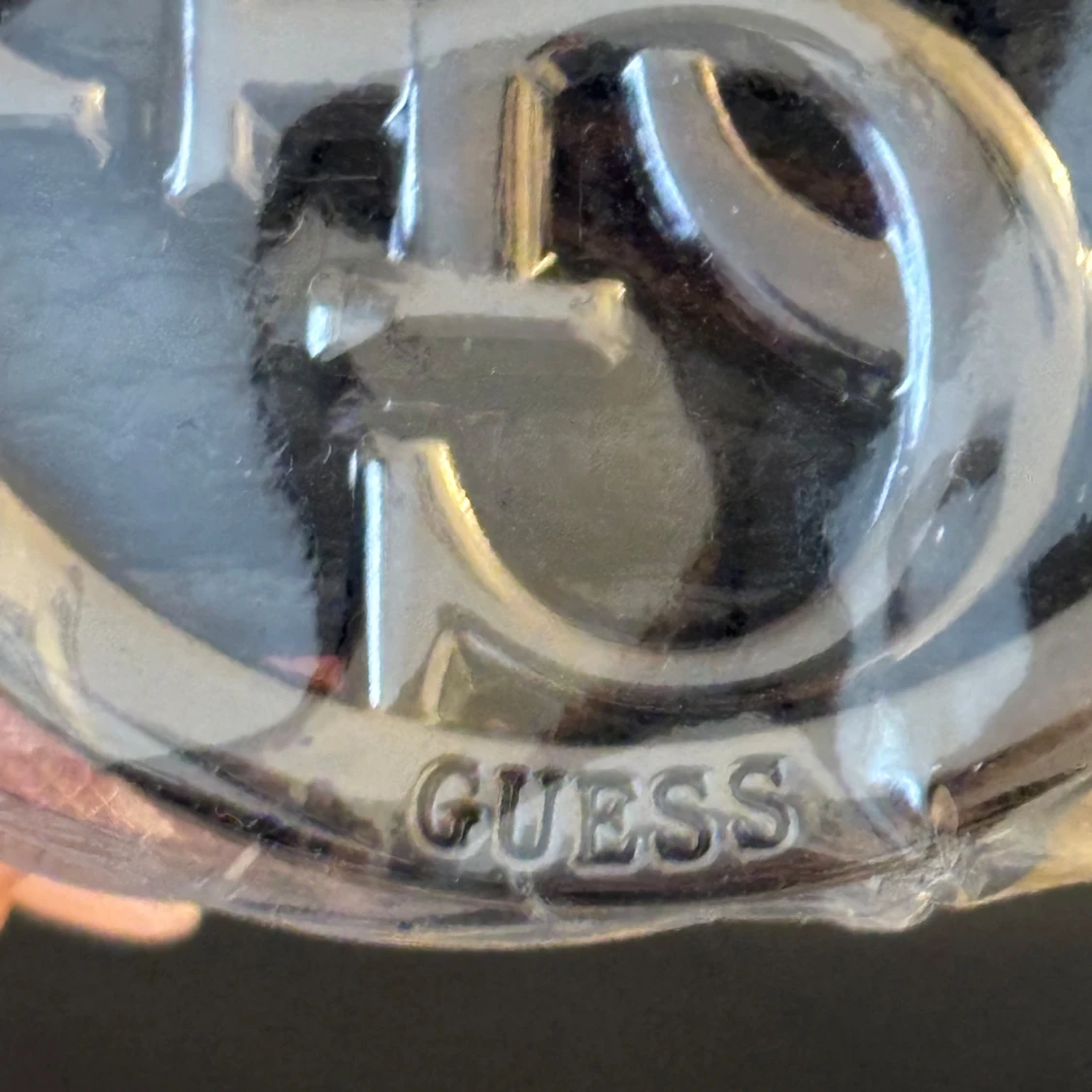 Svart skärp från Guess med metallspänne - 2