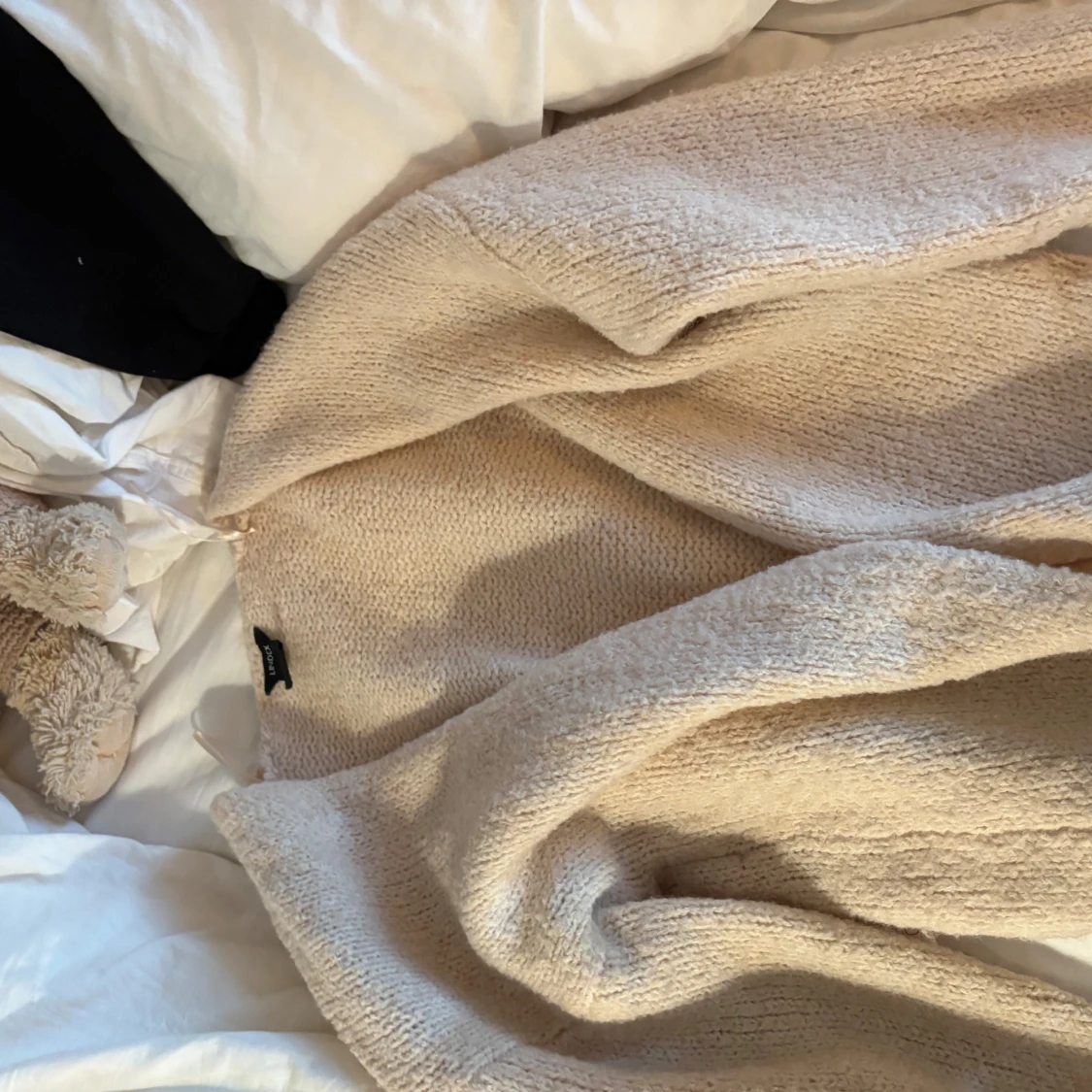 Beige stickad kofta från Lindex - 2