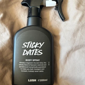 Sticky Dates Body Spray från Lush - Denna är inte riktigt min typ av doft, använd fåtal gånger🤎