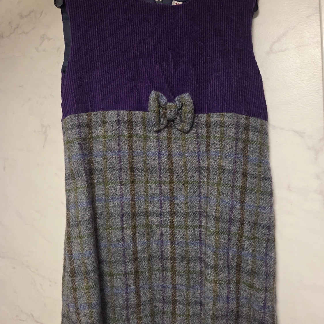 Lila och grårutig klänning från Glen Appin