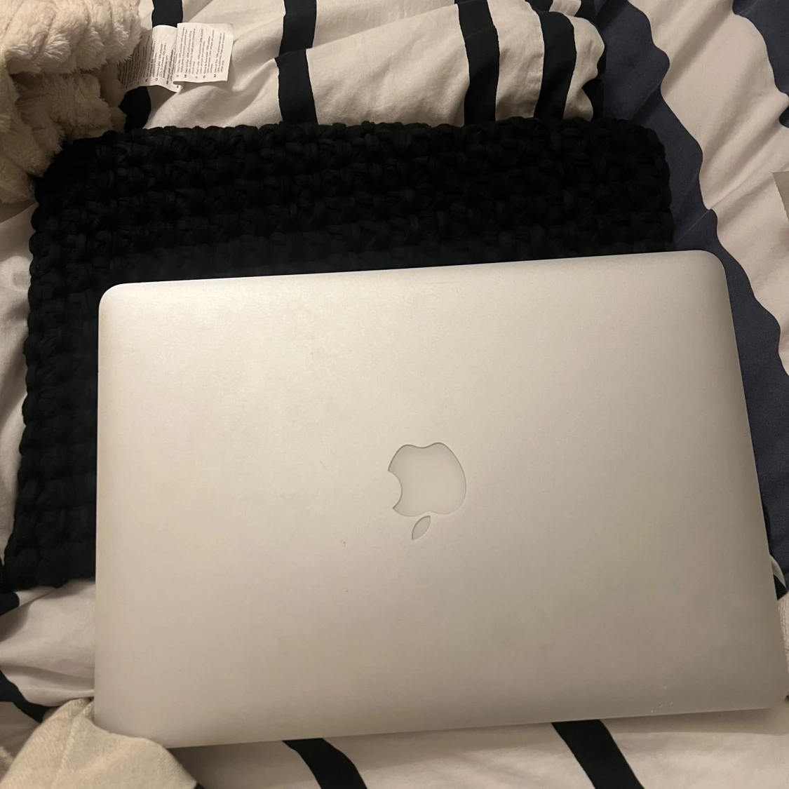 Svart stickad datorväska - 1