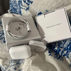 AirPodss PRO 2 - Helt nya oanvända bra pris snabb affär