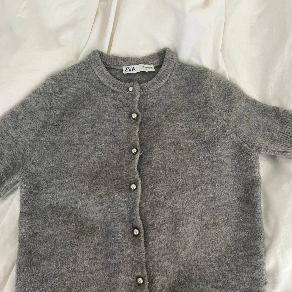 Grå stickad kofta från Zara - 1