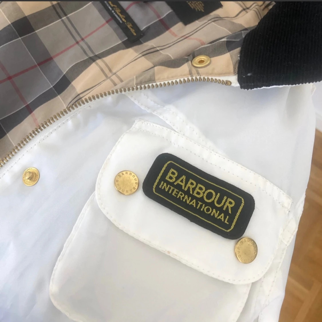 Vit Barbour International jacka  - 2