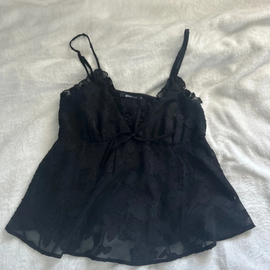 Svart blommig linnetopp