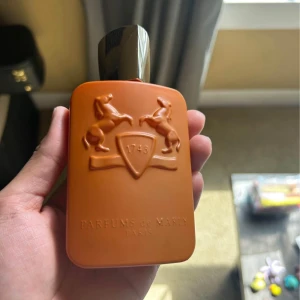 Parfyms de Marly Althair  - OBS! Säljer sampels av Parfums de Marly Althair. 5ml = 50kr 10ml= 100kr 15ml = 140kr. Passa på nu inför vintern. Inte mycket kvar innan vintern är här och för min parfym att ta slut.