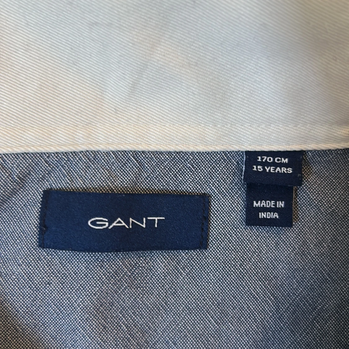 Mörkblå pikétröja från Gant - 2