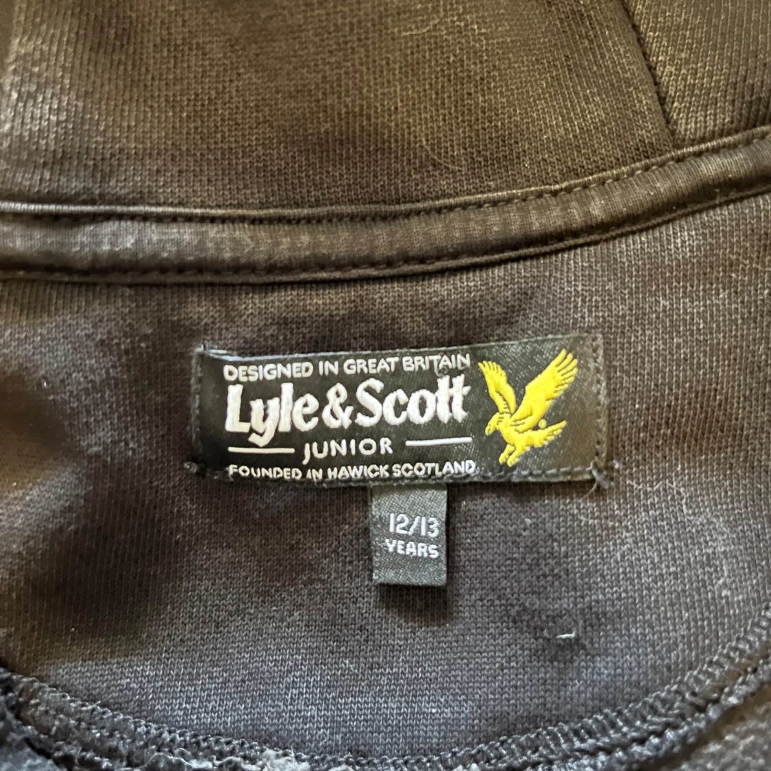 Svart hoodie från Lyle & Scott Junior - 2