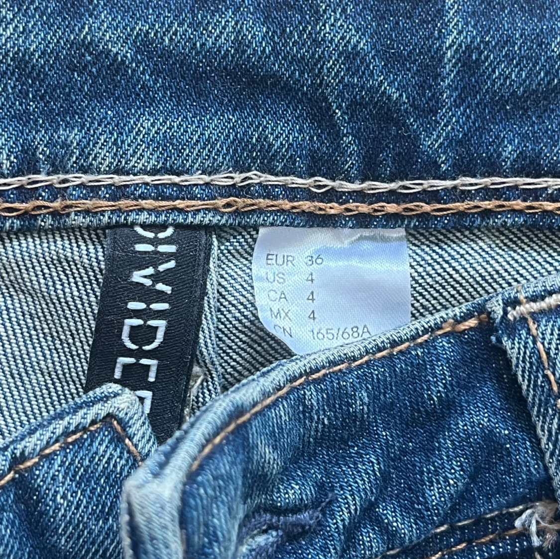 Blå bootcut jeans från Divided, stl 36 - 2