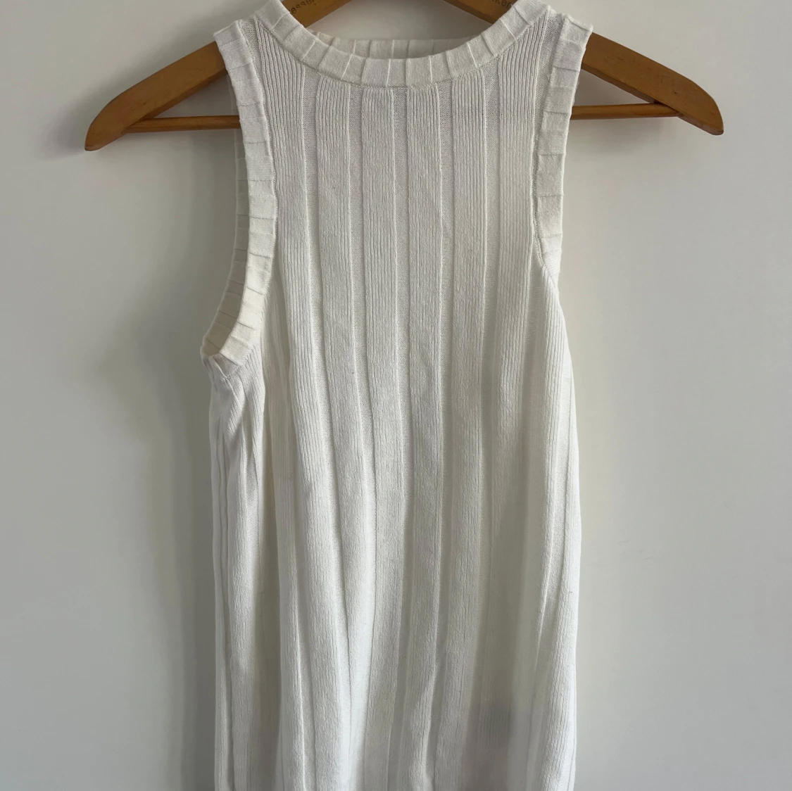 Vit ribbad linnetopp från H&M