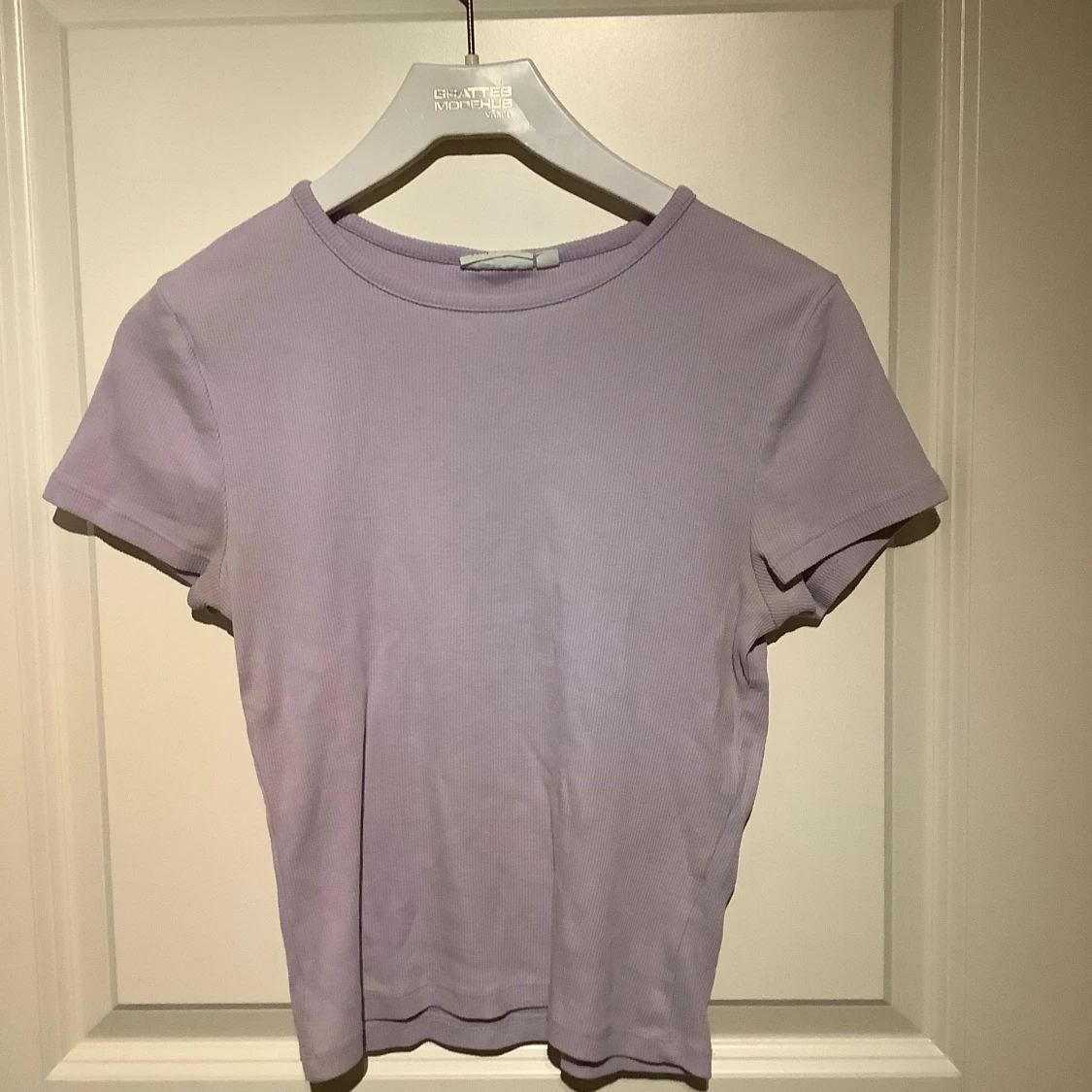 Ljuslila ribbad topp från KappAhl