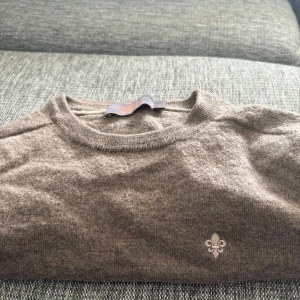 Morris crewneck - En 100% merinoull crewneck perfekt och stilren till allt.                                                                           Köpt hos pondus för cirka 1600kr.                 Dondup Ralph lauren reply Jacob cohen merinoull morris crewneck Dondup moncler