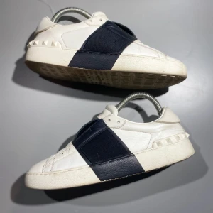 Valentino Skor - Hej! Säljer nu mina skor från märket Valentino, storlek 37, bra skick. Givetvis äkta, Tveka inte på att höra av dig om du har frågor eller funderingar kring skorna!