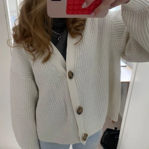 Vit kofta  - Fin oversized kofta🩷