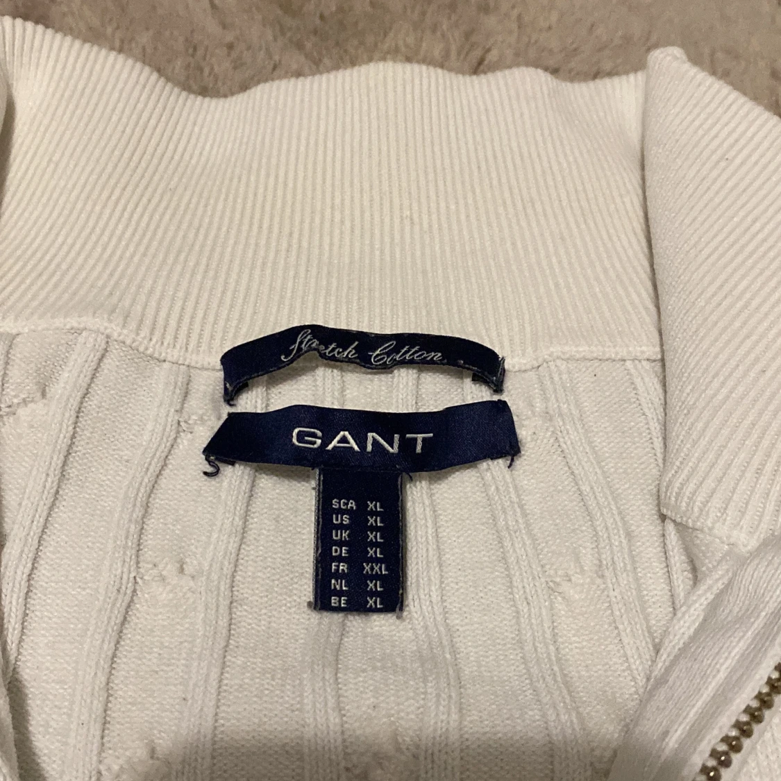 Vit stickad turtleneck med zip från GANT - 2