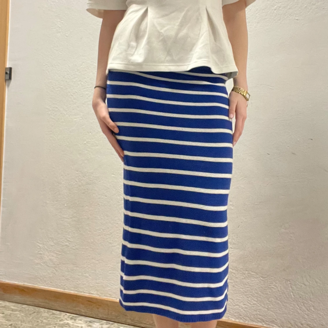 Blå och vit randig kjol