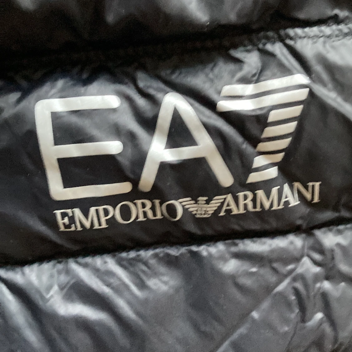 Svart quiltad jacka från Emporio Armani - 2