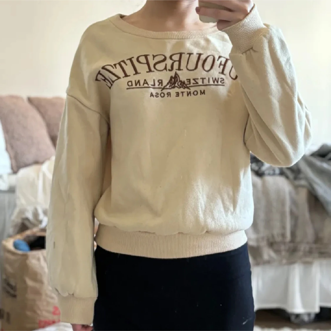 Sweatshirt