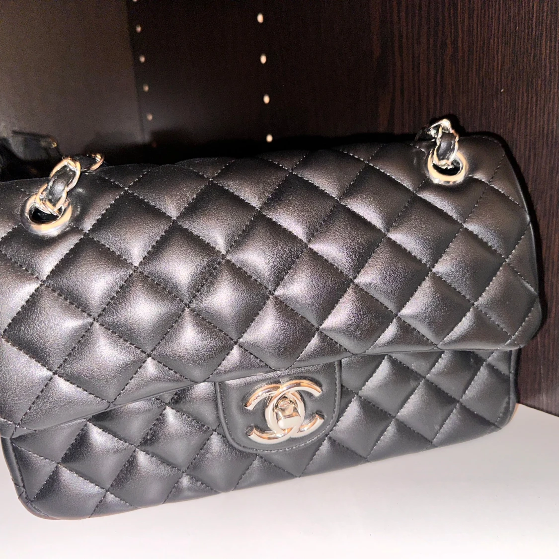 Svart quiltad axelväska  - 4