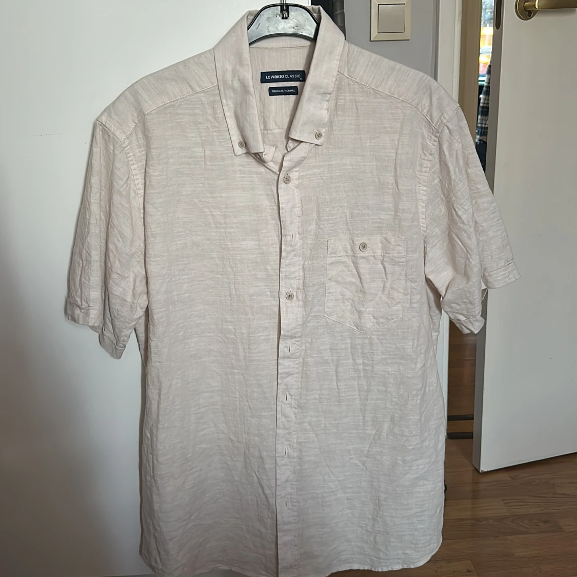 Beige kortärmad skjorta från LC Waikiki