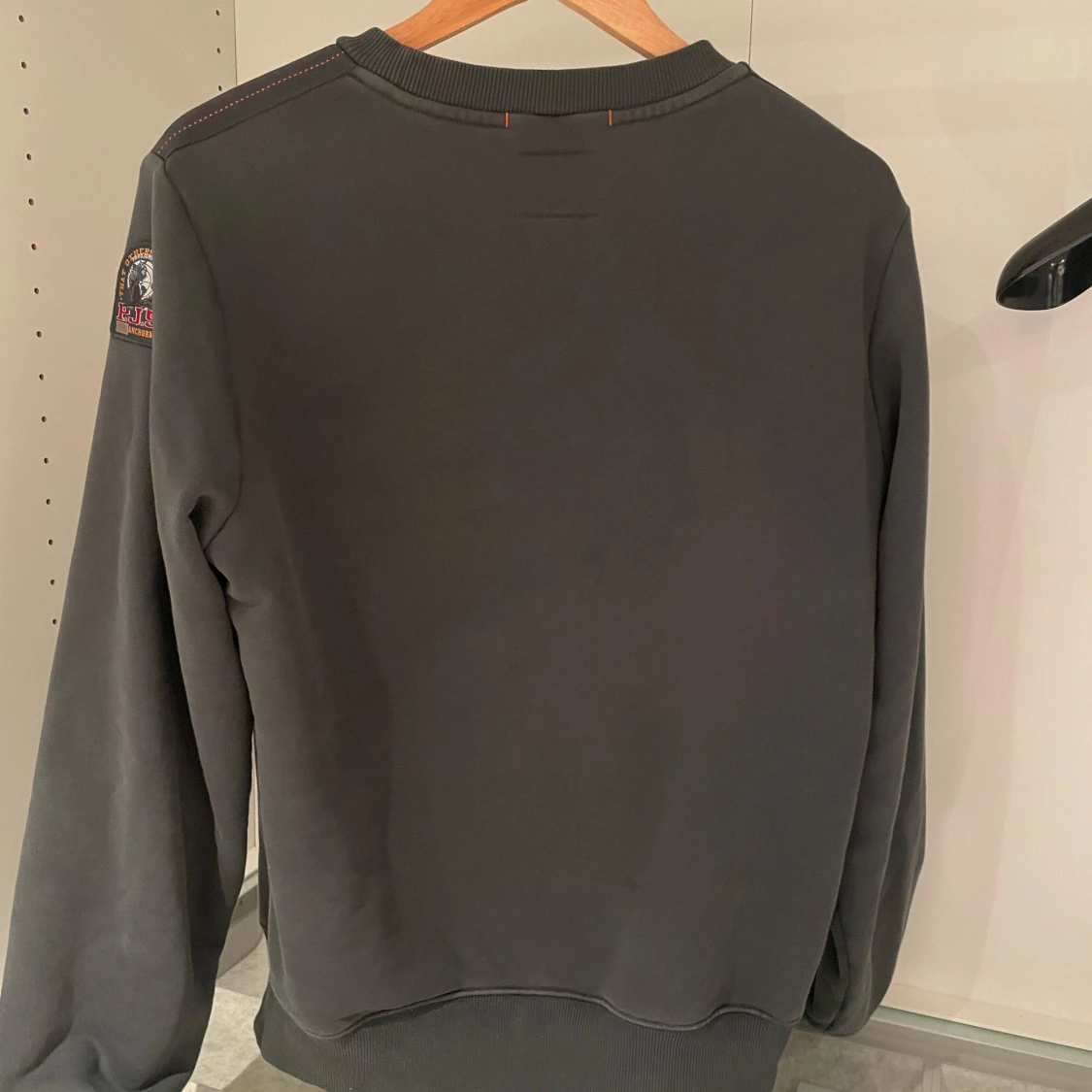 Mörkgrön tröja från Parajumpers - 1