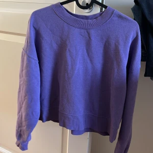Sweater - Lila sweater. Fint skick. Pris diskuterbart ❤️