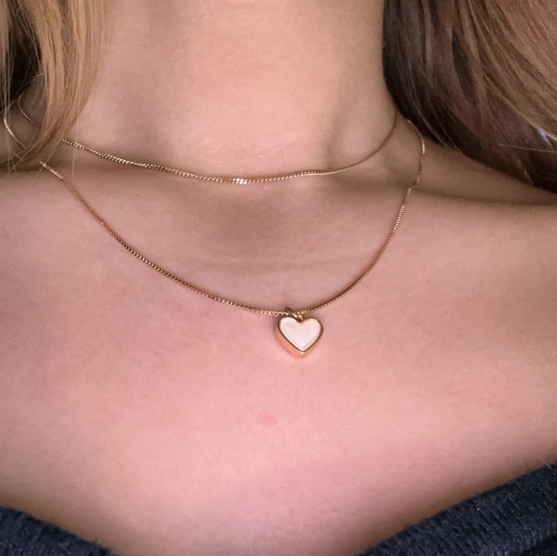 Guldhalsband med hjärthänge