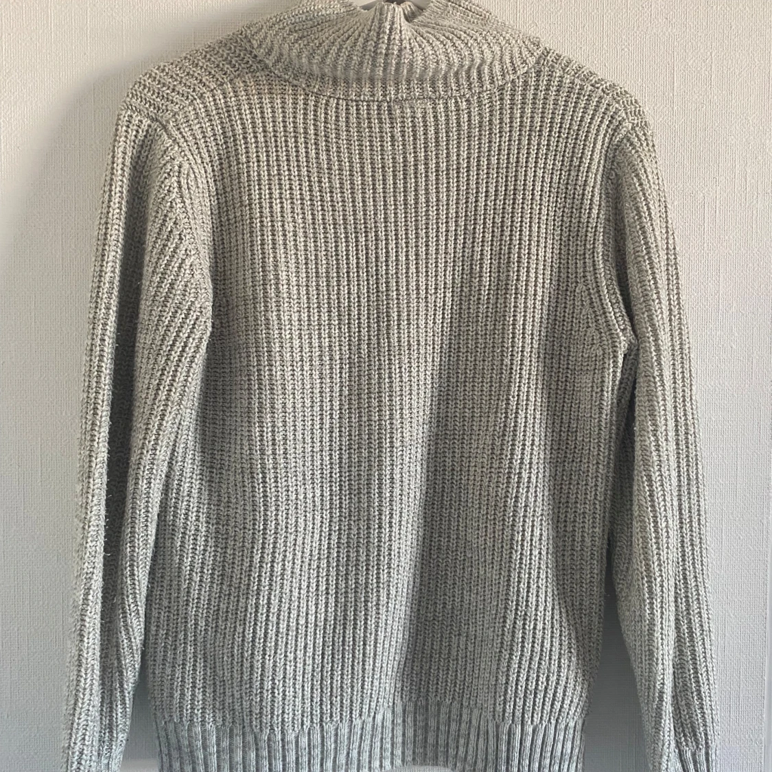 Grå stickad tröja från Lindex - 1